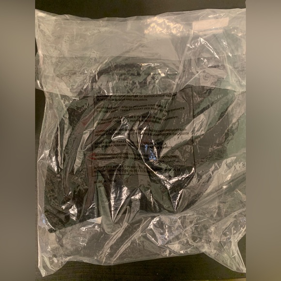 R+CO BLACK BUCKET HAT - Picture 2 of 3